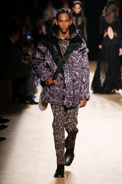Look 19